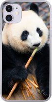 Geschikt voor iPhone 11 hoesje - Reuzepanda - Bamboe - Bladeren - Siliconen Telefoonhoesje