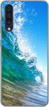 Geschikt voor Samsung Galaxy A50 hoesje - Een close-up van een golf die breekt voor de kust van Hawaii - Siliconen Telefoonhoesje