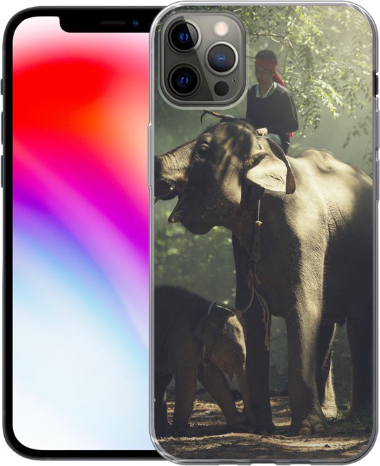 Coque iPhone 12 Pro Max - Dresseur d'éléphant avec un éléphant et son bébé dans la forêt - Coque en Siliconen pour téléphone
