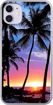 Geschikt voor iPhone 11 hoesje - Een silhouet van palmbomen tijdens een zonsondergang op Hawaii - Siliconen Telefoonhoesje