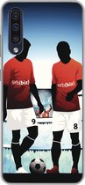 Geschikt voor Samsung Galaxy A30s hoesje - Een illustratie van twee voetballers in een stadion - Jongens - Meiden - Kids - Siliconen Telefoonhoesje