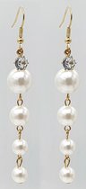 Lange oorhangers goudkleurig met witte parels