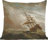 Sierkussens - Kussentjes Woonkamer - 40x40 cm - Een schip in volle zee bij vliegende storm - Schilderij van Willem van de Velde
