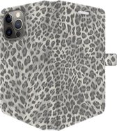 Apple iPhone 13 Pro Telefoonhoesje - Portemonneehoesje  - Met pasjeshouder - Met Dierenprint - Luipaard Patroon - Wit