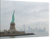 Het Vrijheidsbeeld en skyline van New York in de mist - Foto op Canvas - 150 x 100 cm