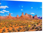 Een weg doorkruist de Mojavewoestijn nabij Las Vegas - Foto op Canvas - 150 x 100 cm