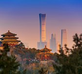Klassieke Chinese tempel voor nieuwe skyline van Beijing - Fotobehang (in banen) - 450 x 260 cm