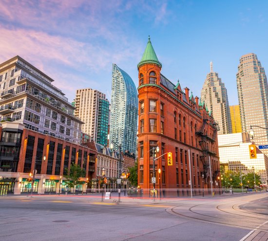 Foto: Het verlaten centrum van toronto in ontario bij twilight fotobehang in banen 450 x 260 cm