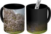 Magische Mok - Foto op Warmte Mok - Kersenboom - Gras - Bloesem - 350 ML