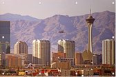 Skyline van Las Vegas en The Strat voor Red Rock Canyon - Foto op Tuinposter - 60 x 40 cm