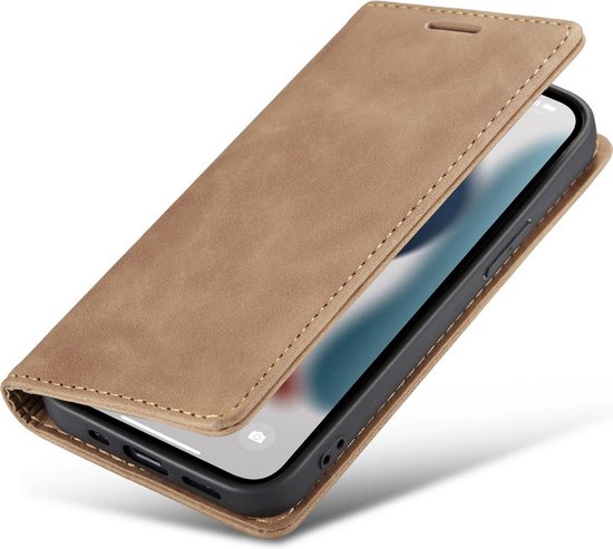 Étui portefeuille marron, partiellement ouvert, avec le téléphone à l'intérieur.