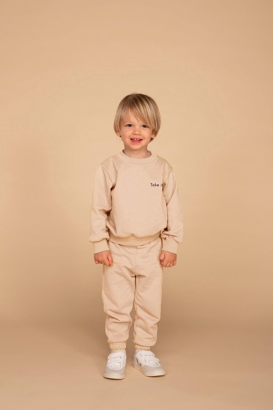 &C x REVIVE joggingset KIDS Soft Beige. Maat 2-3Y.