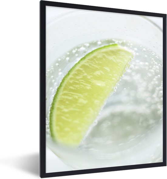 Fotolijst incl. Poster - Glas gin tonic met een schijfje limoen - 30x40 cm - Posterlijst