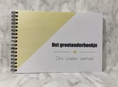 Studijoke Invulboek 'Het grootouderboekje'  GEEL - kraamcadeau - baby - fotoboek - cadeau - oma - opa - moederdag - vaderdag