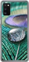 Geschikt voor Samsung Galaxy A41 hoesje - Close-up van een waterdruppel op de veer van een pauw - Siliconen Telefoonhoesje
