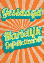 Geslaagd! Hartelijk gefeliciteerd. Een spetterende wenskaart met mooie kleuren waarin diepte te zien is. Een dubbele wenskaart inclusief envelop en in folie verpakt.