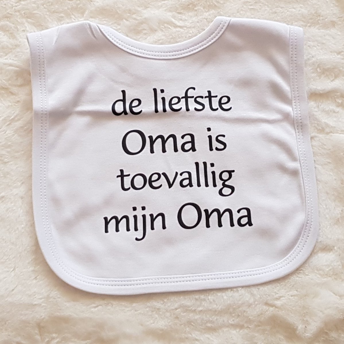 Baby slabbetje cadeau tekst de liefste oma is toevallig mijn zwangerschap bekendmaking aankondiging voor aanstaande geboorte gaat worden jullie worden zwangerschapsaankondiging moederdag