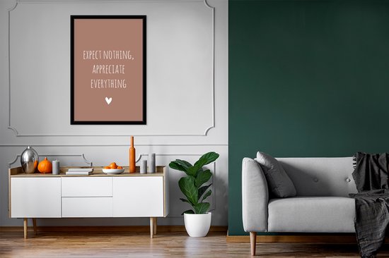 Cadre photo avec affiche - Citation en anglais N'attendez rien, appréciez tout avec un cœur sur fond marron - 60x90 cm - Cadre pour affiche