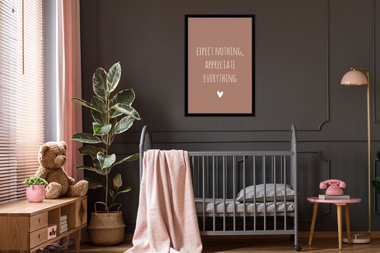Cadre photo avec affiche - Citation en anglais N'attendez rien, appréciez tout avec un cœur sur fond marron - 60x90 cm - Cadre pour affiche