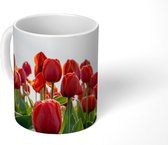 Mok - Een gebied met rode tulpen in Nederland - 350 ML - Beker