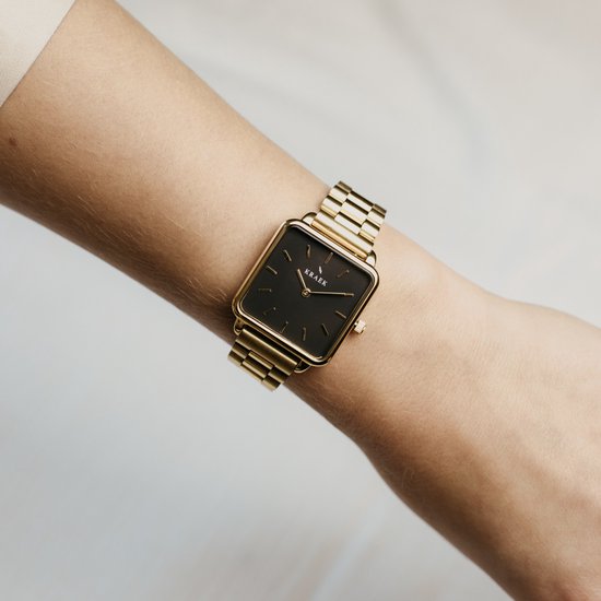 KRAEK Eva Goud Met Zwarte Wijzerplaat 28 mm | Dames Horloge | Goud stalen horlogebandje | Vierkant | Minimaal Design | Schakelband | Gratis Horloge Gereedschap