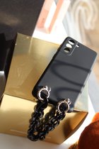 bebeautiful zwart telefoonhoesje met luxe handketting voor een Samsung S21PLUS