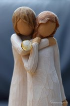 Urn Willow Tree beeldje Chrysalis met hand geblazen mini urn-Hand geblazen mini urn met crematie- as vast in glas verwerkt óf haarlokje met haartjes intact in mini urn verwerkt-Cre