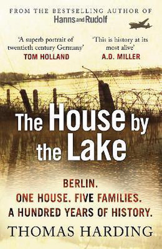 Boek cover The House by the Lake van Thomas Harding (Paperback)