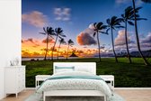 Behang - Fotobehang De zon gaat onder bij een rij palmbomen op Hawaii - Breedte 360 cm x hoogte 240 cm