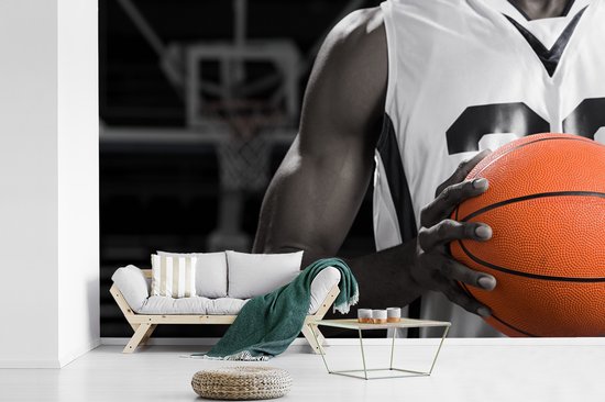 Fond d' écran - Papier peint photo - Zwart et blanc joueur de basket avec un basket - ball orange - Largeur 360 cm x hauteur 240 cm
