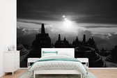 Behang - Fotobehang Indonesië - Zon - Zwart - Wit - Breedte 390 cm x hoogte 260 cm