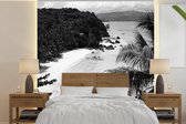 Behang - Fotobehang Groene natuur en witte stranden op het eiland Boracay - zwart wit - Breedte 300 cm x hoogte 300 cm