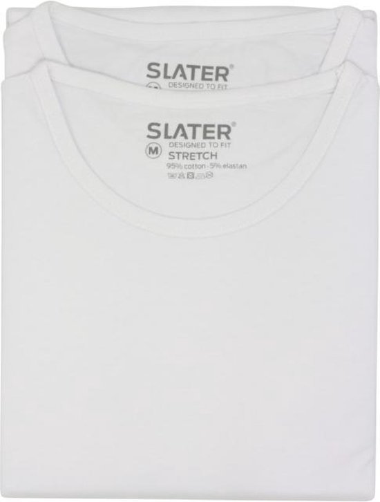 Twee witte Slater t-shirts met ronde hals, neklabels zichtbaar, witte achtergrond.