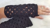 Handgemaakte vingerloze handschoenen in zwart met glinsterdraad / polswarmers . Maat L / XL