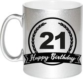 Zilveren Happy Birthday 21 years cadeau mok / beker met wimpel - 330 ml - keramiek - verjaardags koffiemok / theebeker