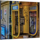 Dibond –Gele Oude Telefooncel– 50x50 Foto op Aluminium (Met ophang)