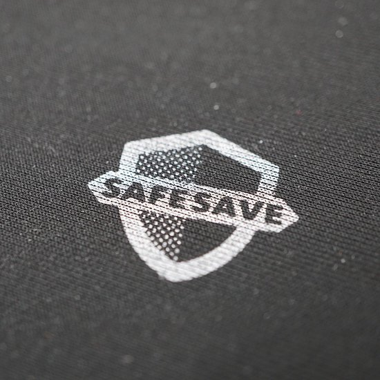 SafeSave XL zwarte modieuze wasbaar mondkapje- Herbruikbaar en wasbaar design mondkapjes  - 100% neopreen waterdicht materiaal- niet medisch masker- Unisex dames en heren face mask- ov verplicht mondkapjes kopen en bestellen- per 3 stuks verpakt - SafeSave