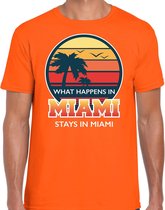 Miami zomer t-shirt / shirt What happens in Miami stays in Miami voor heren - oranje - Miami party / vakantie outfit / kleding/ feest shirt XL