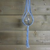 Macramé hanger met vintage glazen potje, lichtblauw. Afm. 100 x Ø 10 cm