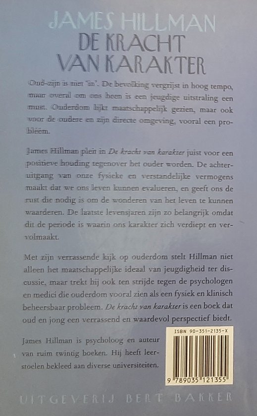 Boekomslag met tekst over "De kracht van karakter" door James Hillman, met een afbeelding van een neushoorn.