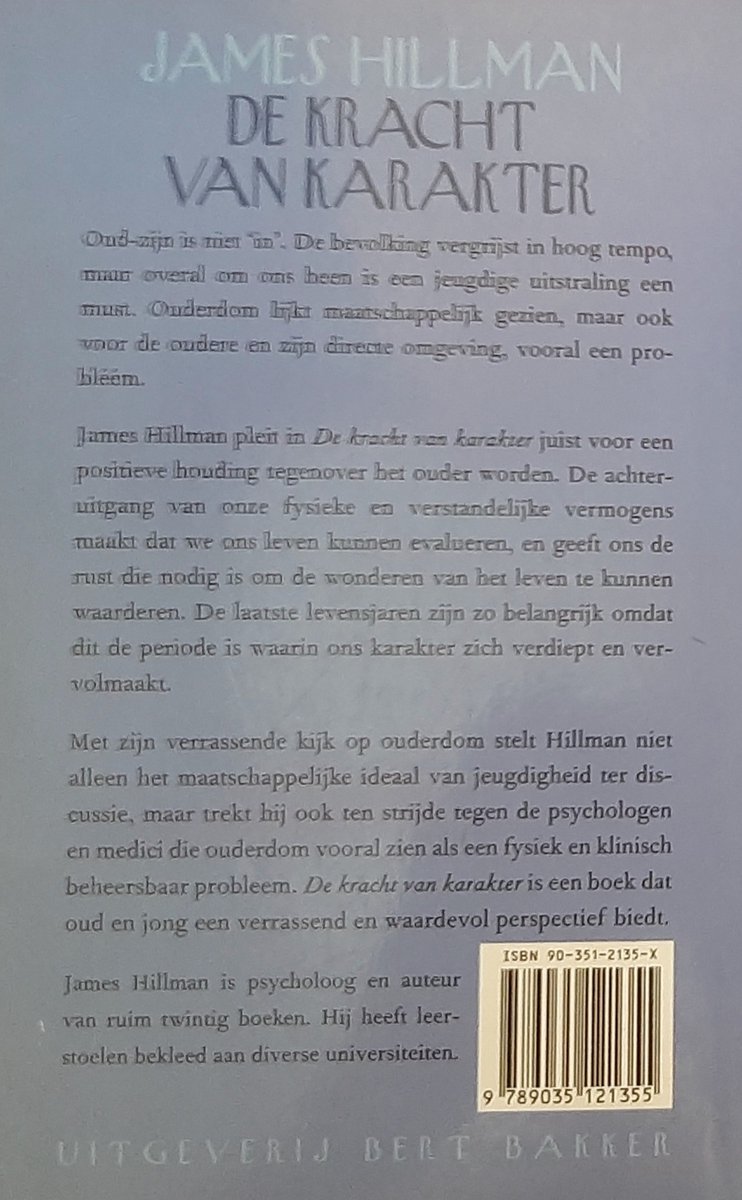 Boekomslag met tekst over "De kracht van karakter" door James Hillman, met een afbeelding van een neushoorn.