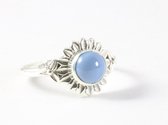 Fijne bewerkte zilveren ring met blauwe opaal - maat 18.5