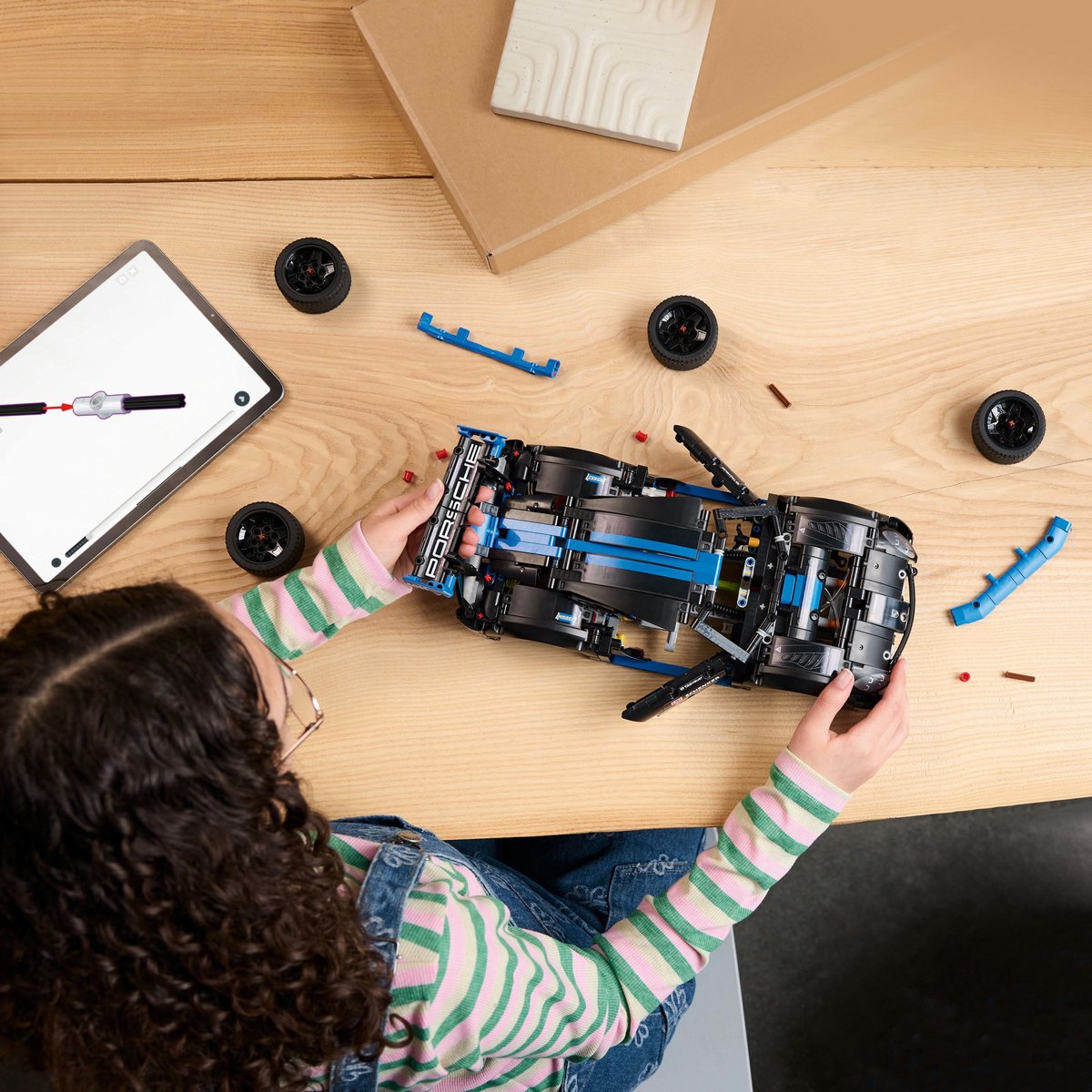 LEGO Technic Porsche GT4 e-Performance racewagen 42176 — afbeelding 3