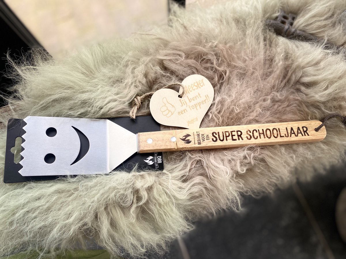 Creaties van Hier - bbqspatel - met houten hartje meester - bedankt juf - bedankt meester - bedankt cadeautje - cadeau meester