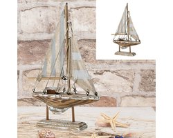 Zeilboot, naturel houtkleur /grijs/ wit , ca. 22cm hoog