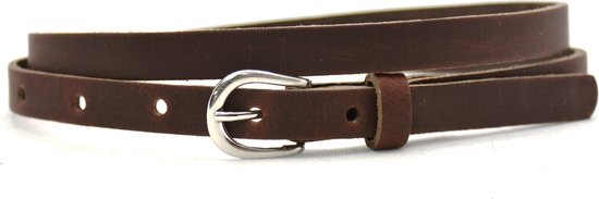 Smalle bruine leren damesriem met zilverkleurige gesp en meerdere gaatjes.