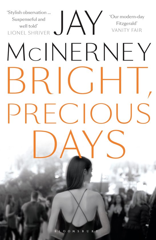 Boekcover van 'Bright, Precious Days' van Jay McInerney. Een vrouw met een zwarte jurk staat met haar rug naar de kijker.