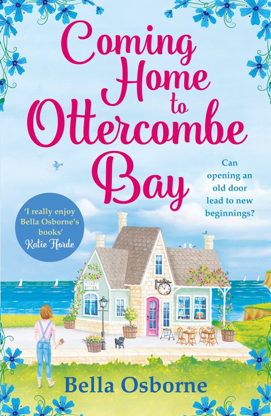 Boekomslag 'Coming Home to Ottercombe Bay' van Bella Osborne. Een meisje staat voor een cottage aan zee met een hond.