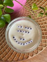 Kaars - Ik ben uniek en waardevol - Geurkaars - Edelstenen - Essentiële Olie - Lavendel geur Doterra - 100 % Soja Wax - hidden message kaars - candles - cadeau kaars - handgemaakt - positieve affirmaties - 330 ml