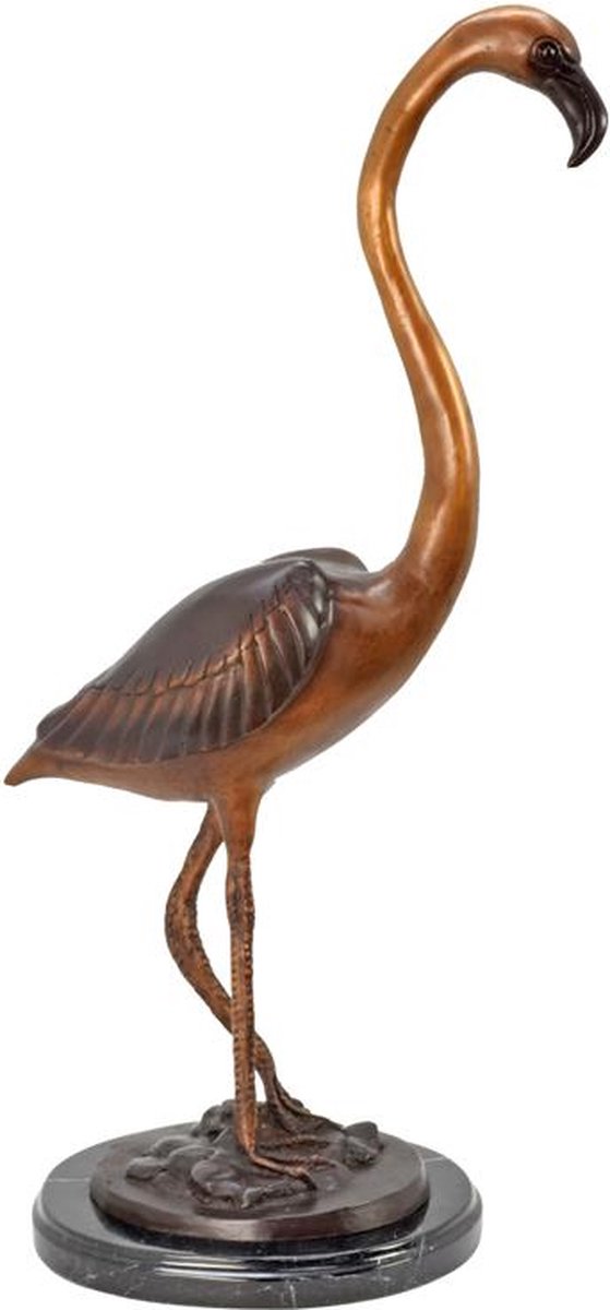 EEN BRONZEN BEELD VAN EEN FLAMINGO